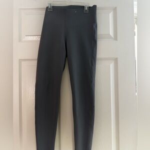Old Navy Active Powersoft Sculpt Leggings in Gray. Size medium.